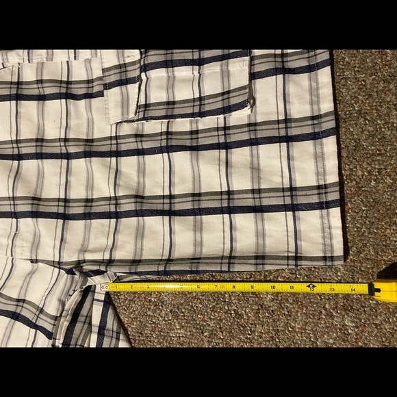 Mens shorts, good condition. Sz 44 smoke free - Picture 4 of 6